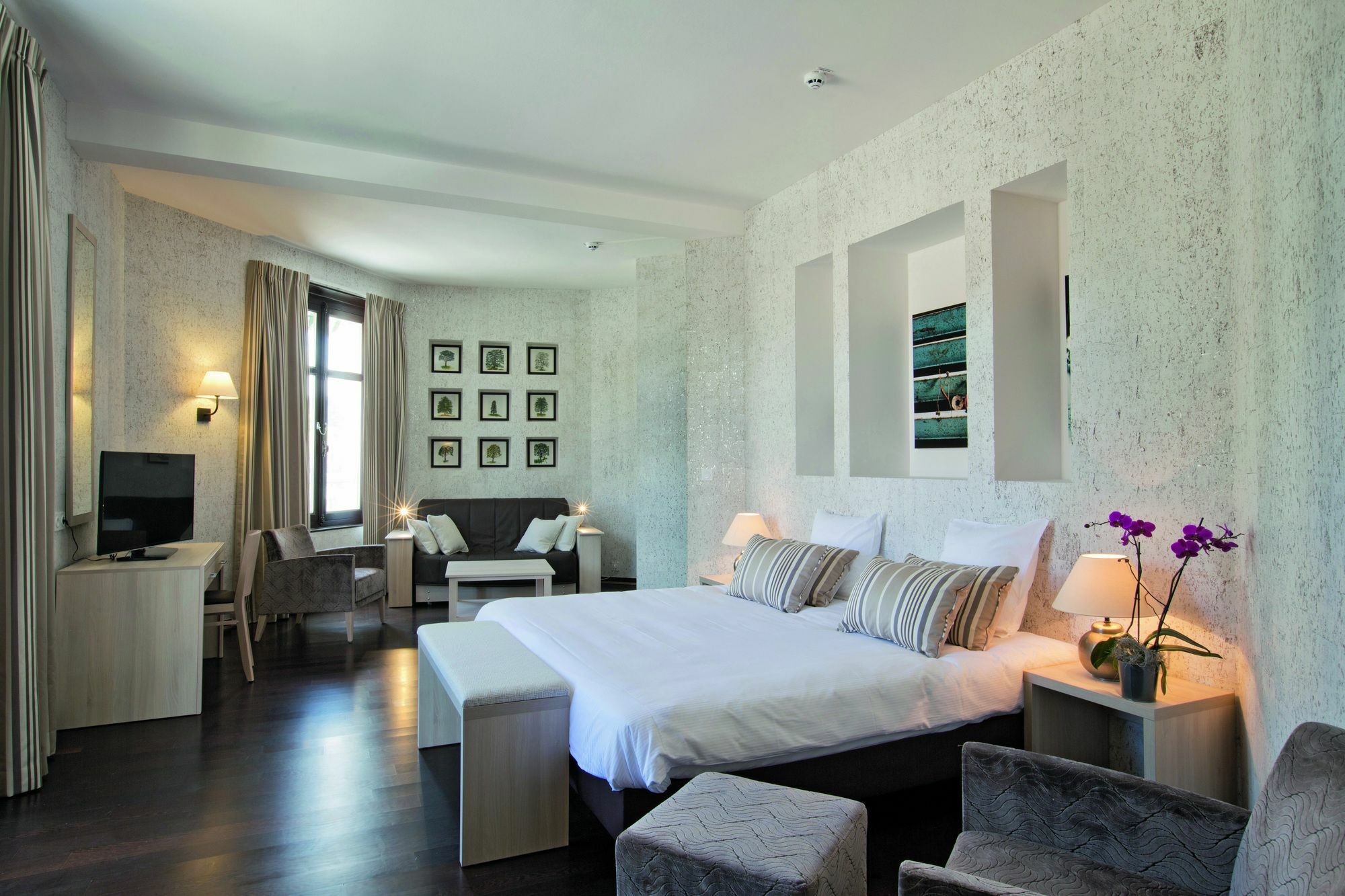 Logis Les Loges Du Parc Hotel 4*